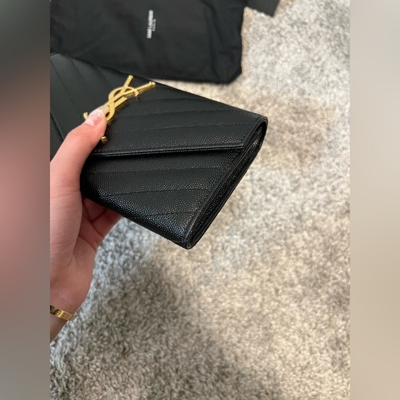 YSL CASSANDRE MATELASSÉ LARGE FLAP WALLET（580$ zelle or venmoo） - Picture 6 of 7